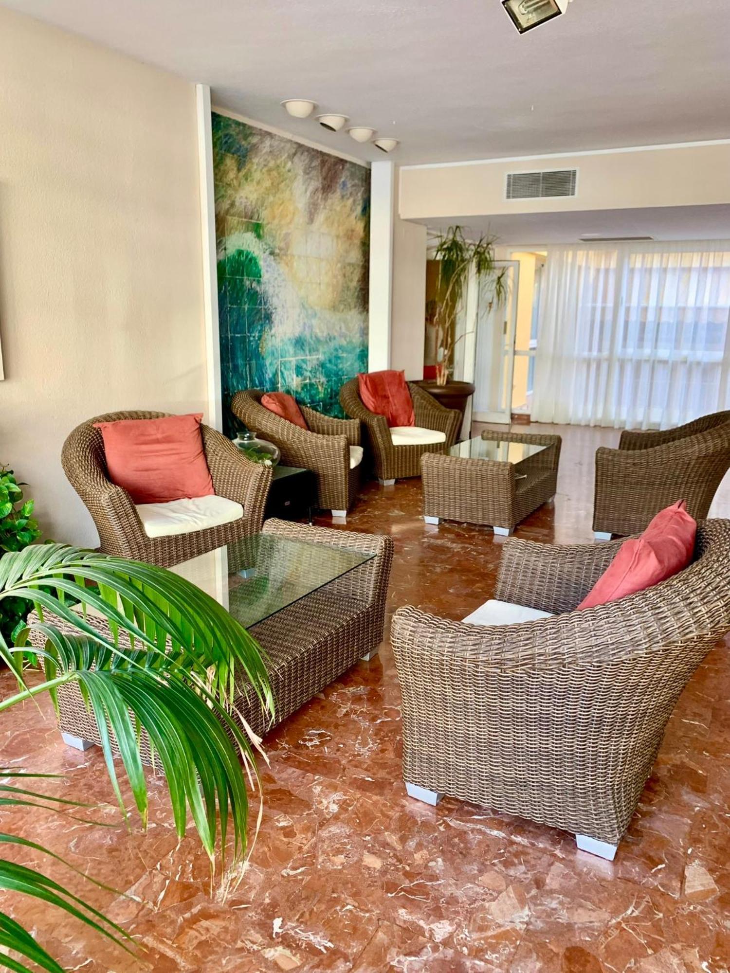 Apartment Ar - And Cozy In Benalmádena
