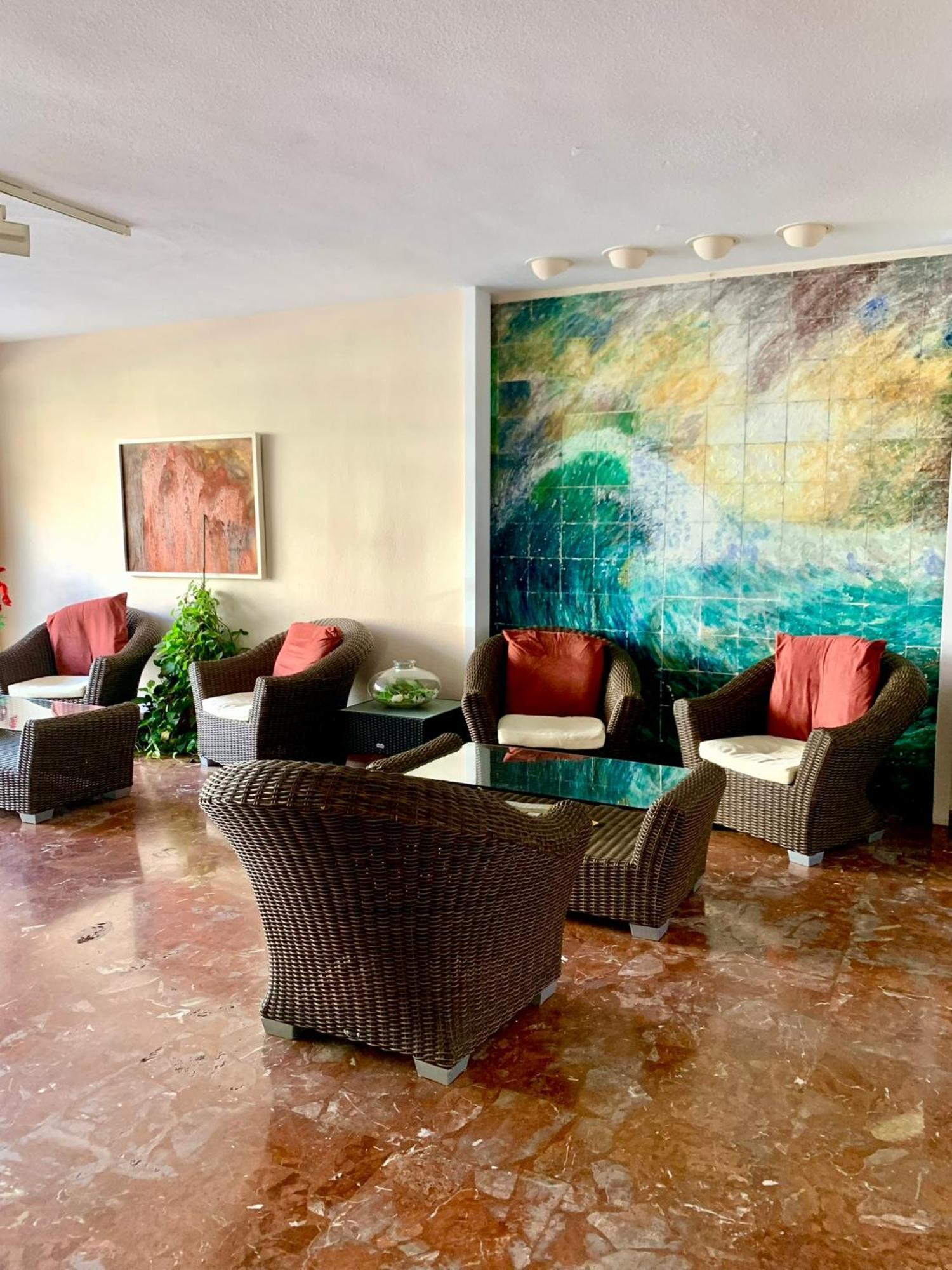 Apartment Ar - And Cozy In Benalmádena