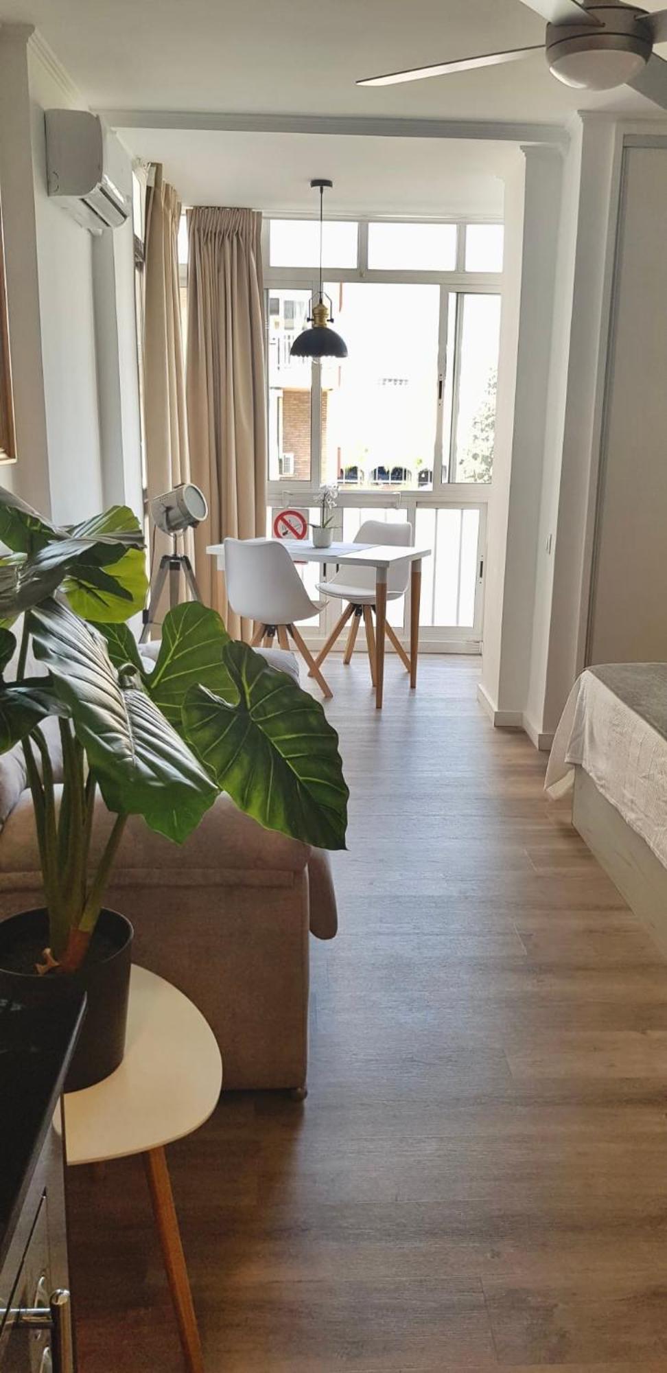 Ar - And Cozy In Apartment Benalmádena